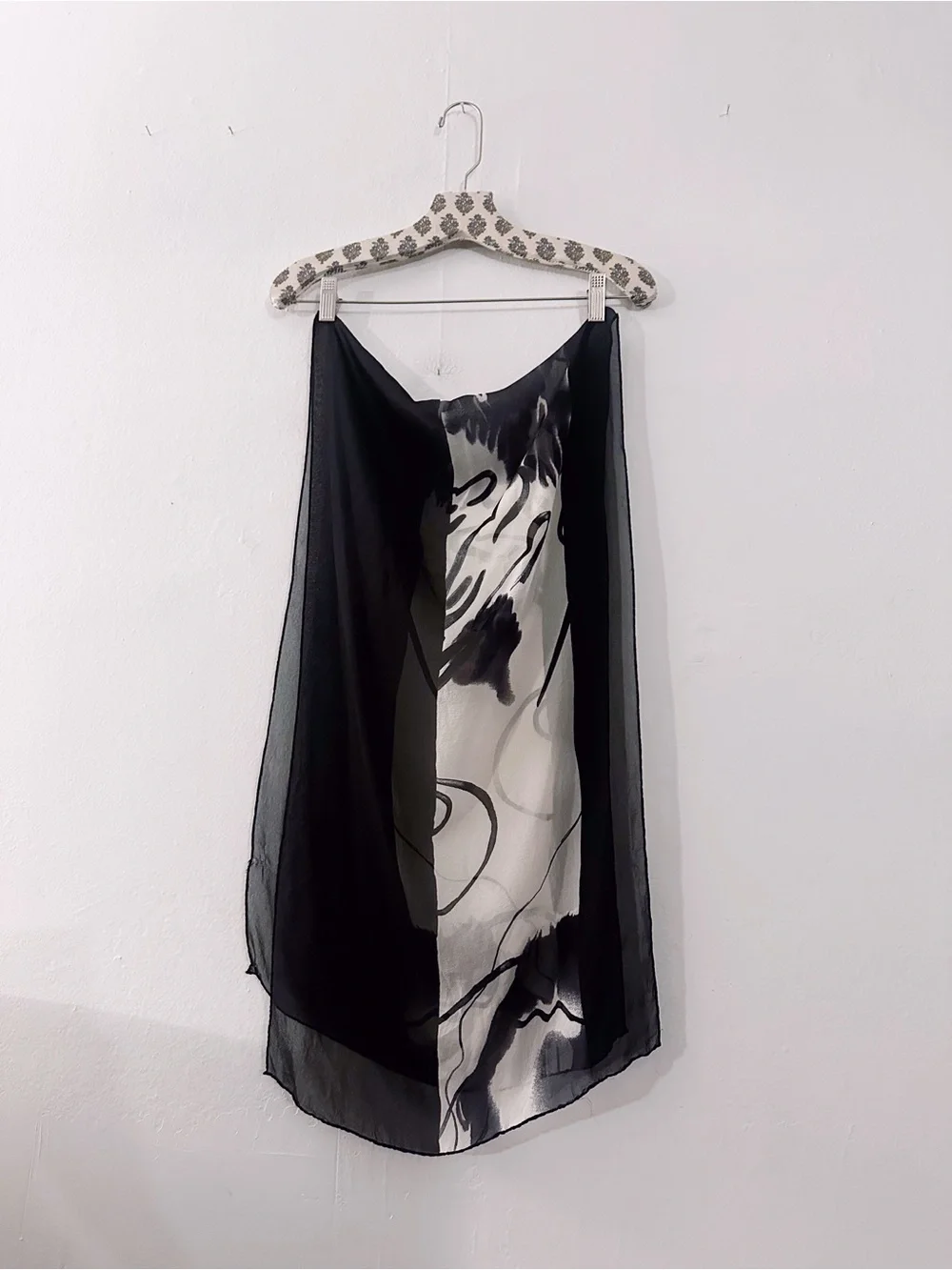 Vintage Abstract Printed Paintery Artist Silk Black White - Picture 4 of 4